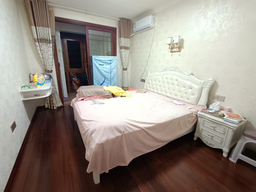 孙水明珠  4室2厅2卫    90.0万 孙水明珠  4室2厅2卫    90.0万卧室