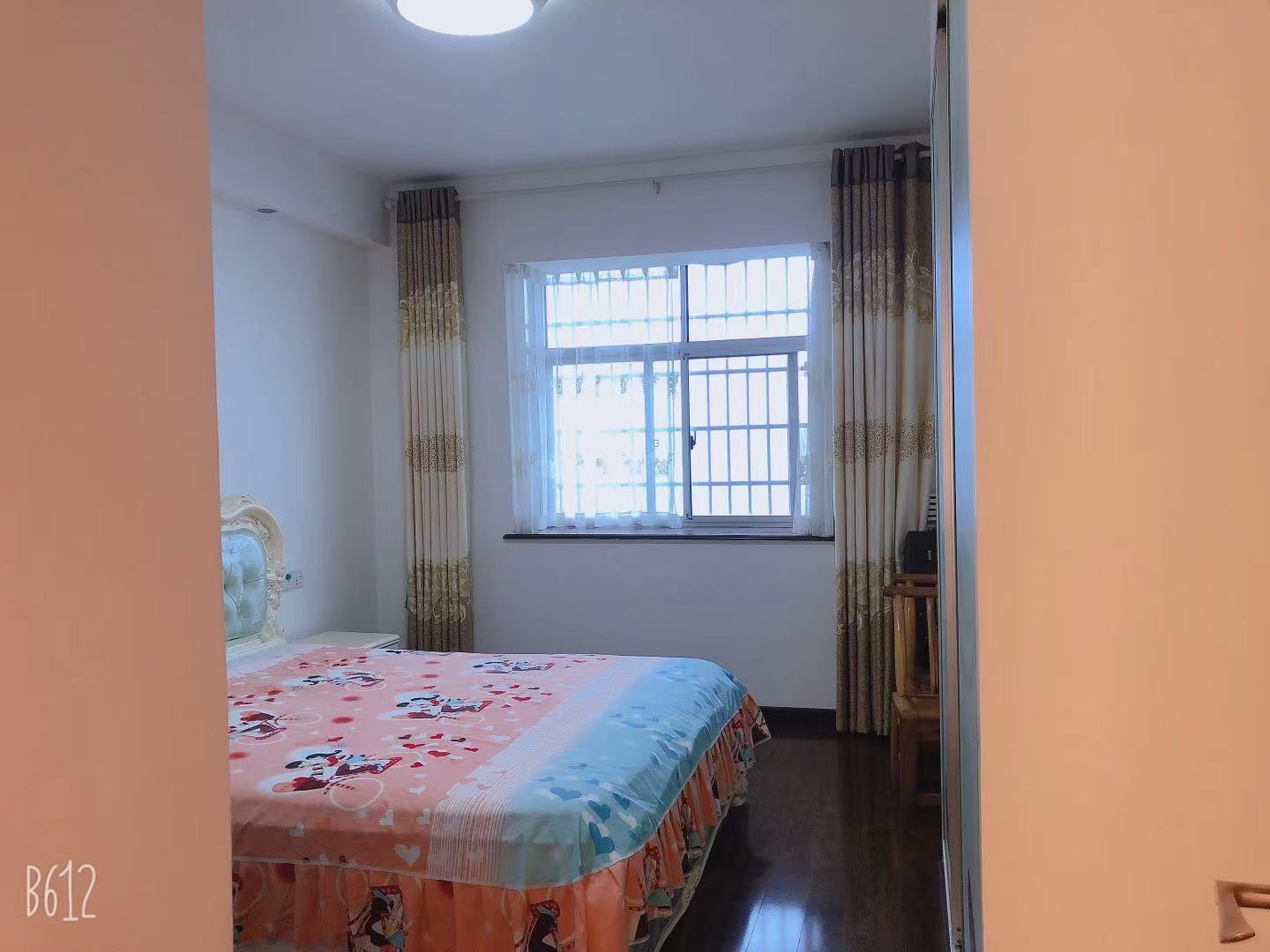 碧水馨城 3室2厅2卫 85.8万 碧水馨城 3室2厅2卫 85.8万卧室