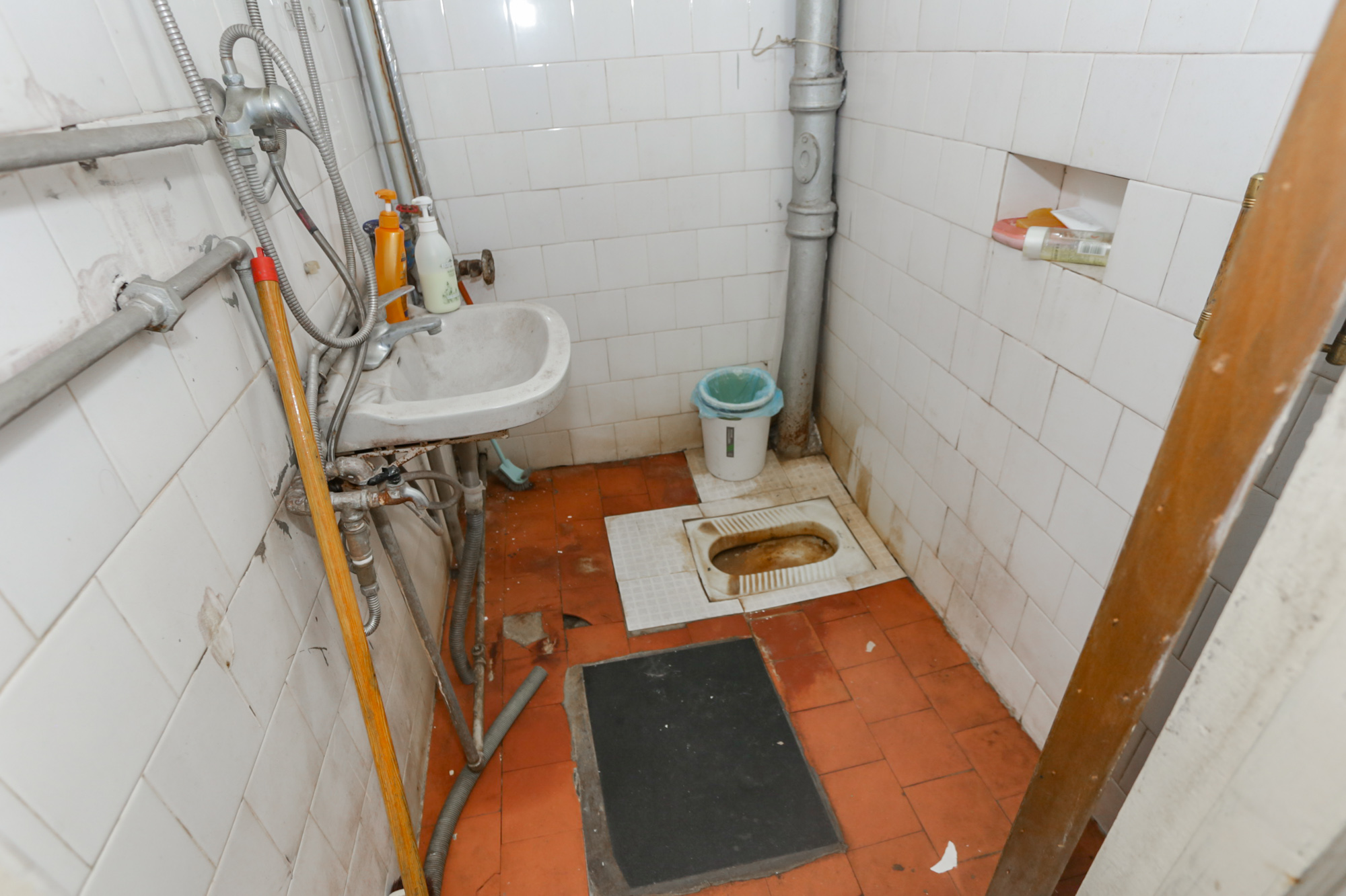 石佳冲小区  3室1厅1卫   62.00万卫生间