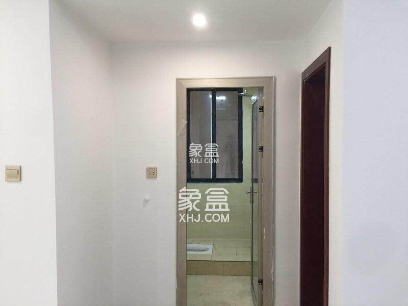 银泰财富广场 3室2厅2卫 2700.0元/月 银泰财富广场 3室2厅2卫 2700.0元/月室内图