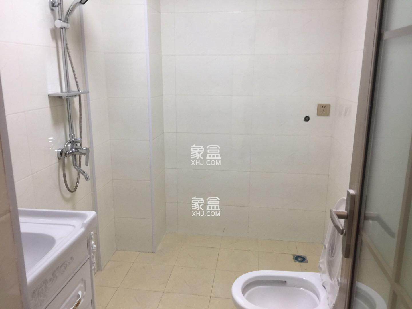 银泰财富广场 3室2厅2卫 2700.0元/月 银泰财富广场 3室2厅2卫 2700.0元/月室内图