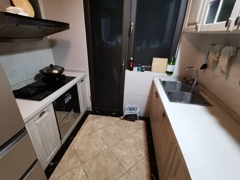 南湖国际6期  2室2厅1卫    2700.0元/月 南湖国际6期  2室2厅1卫    2700.0元/月室内图