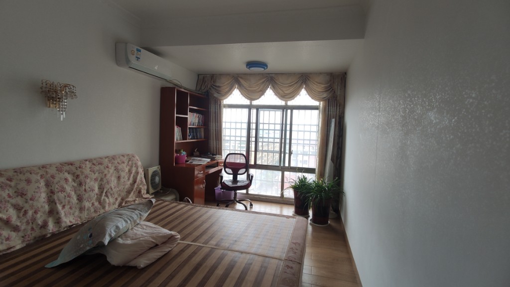 城南壹号 4室2厅2卫 115.0万 城南壹号 4室2厅2卫 115.0万阳台