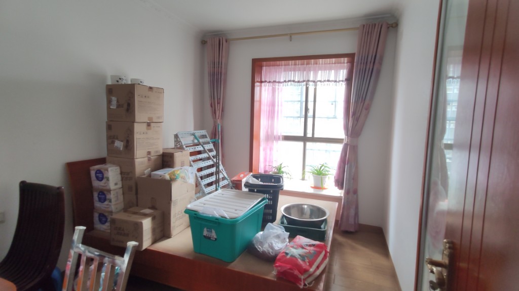 城南壹号 4室2厅2卫 115.0万 城南壹号 4室2厅2卫 115.0万卧室