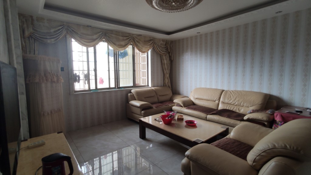 城南壹号 4室2厅2卫 115.0万 城南壹号 4室2厅2卫 115.0万客厅