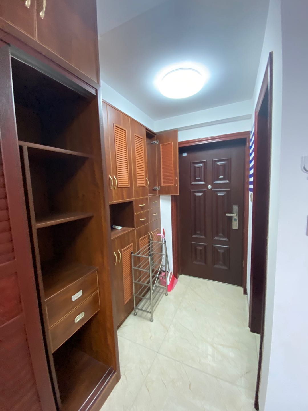 九圆大厦  1室1厅1卫    35.0万 九圆大厦  1室1厅1卫    35.0万卧室