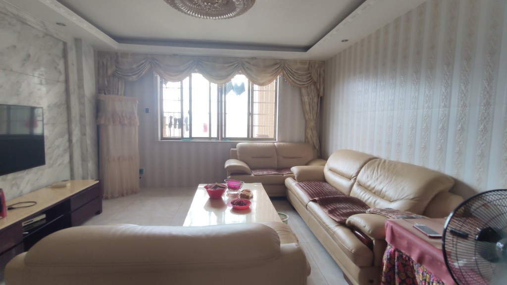 城南壹号 4室2厅2卫 115.0万 城南壹号 4室2厅2卫 115.0万阳台