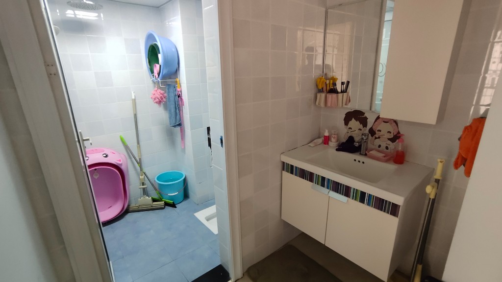 香格里拉 2室2厅1卫 2200.0元/月 香格里拉 2室2厅1卫 2200.0元/月室内图