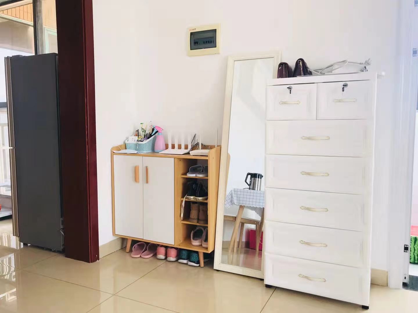 巴陵壹号 1室1厅1卫 1600.0元/月 巴陵壹号 1室1厅1卫 1600.0元/月室内图