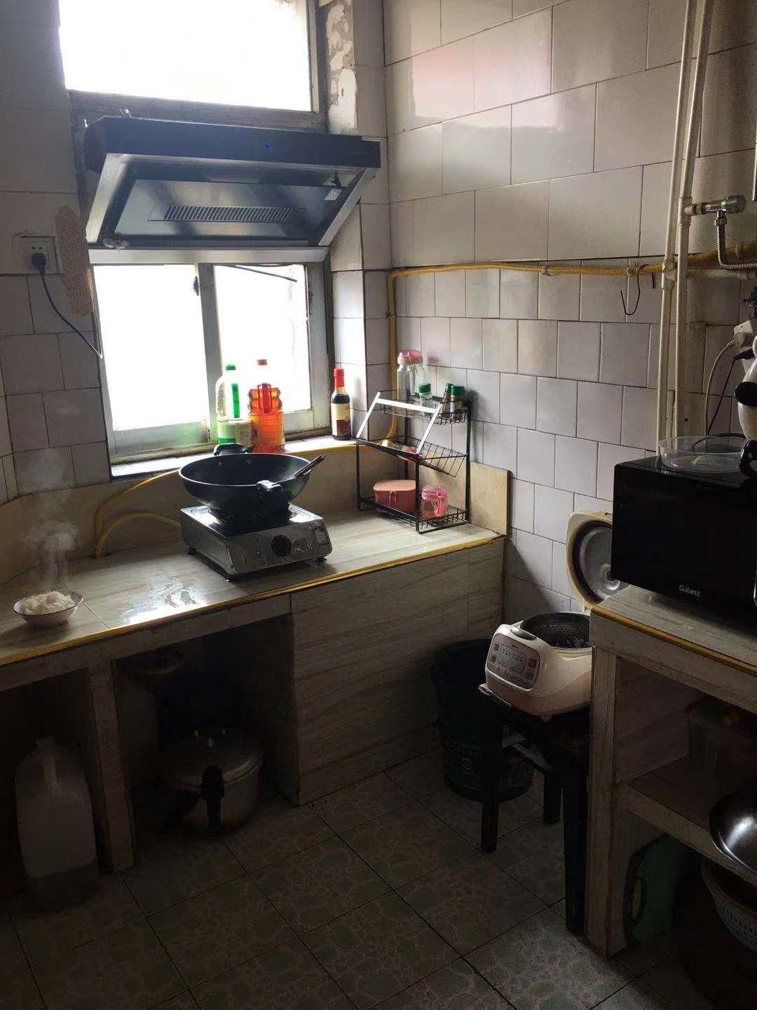 月塘生活小区  3室1厅0卫    32.8万 月塘生活小区  3室1厅0卫    32.8万厨房