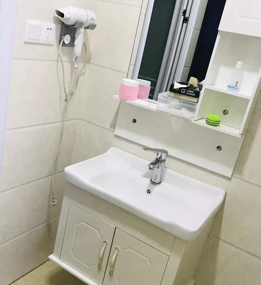 巴陵壹号 1室1厅1卫 1600.0元/月 巴陵壹号 1室1厅1卫 1600.0元/月室内图