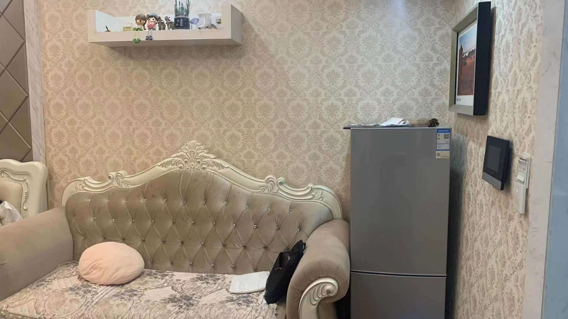 红橡华园(菲莎公馆)  1室1厅1卫    2400.0元/月室内图