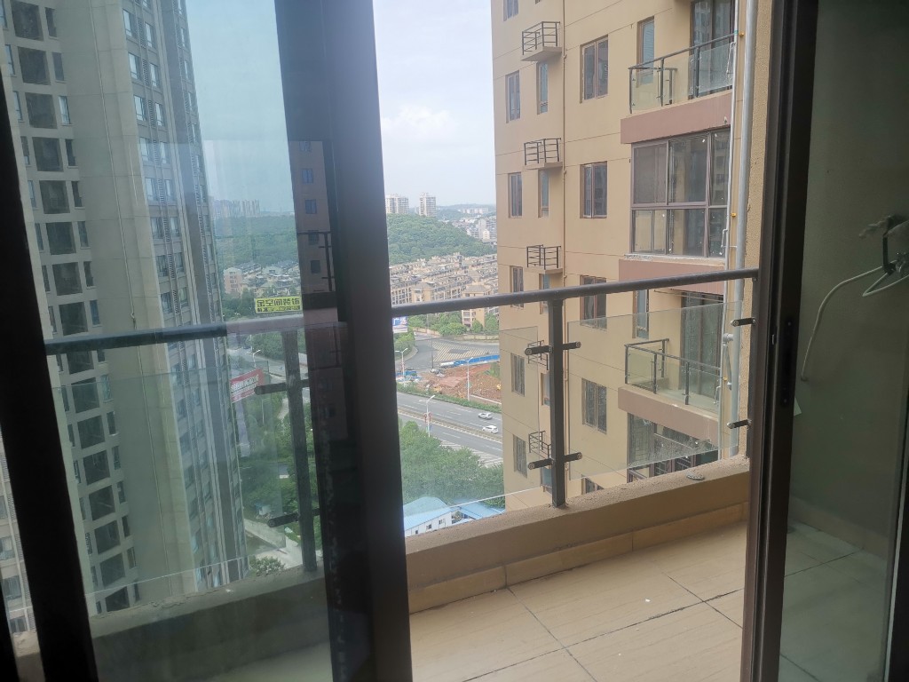 华耀碧桂园十里江湾天汇  4室2厅2卫    2000.0元/月 华耀碧桂园十里江湾天汇  4室2厅2卫    2000.0元/月室内图