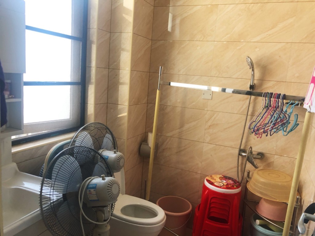 万和世家 3室2厅2卫 88.8万 万和世家 3室2厅2卫 88.8万卫生间