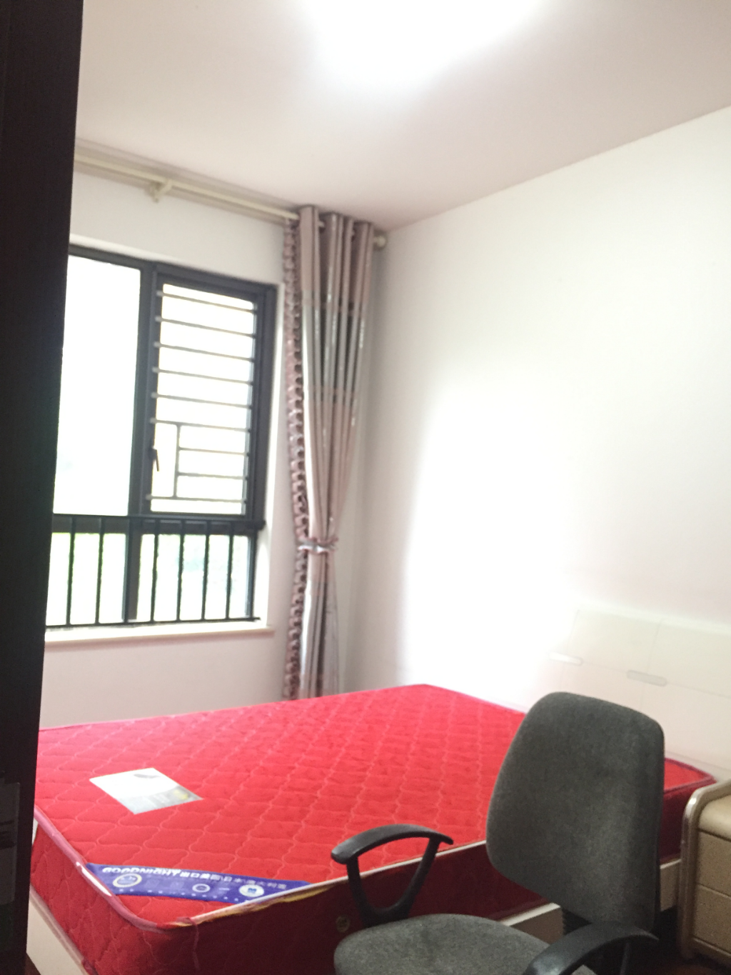 绿地公馆(绿地名邸) 3室2厅1卫 2400.0元/月 绿地公馆(绿地名邸) 3室2厅1卫 2400.0元/月室内图