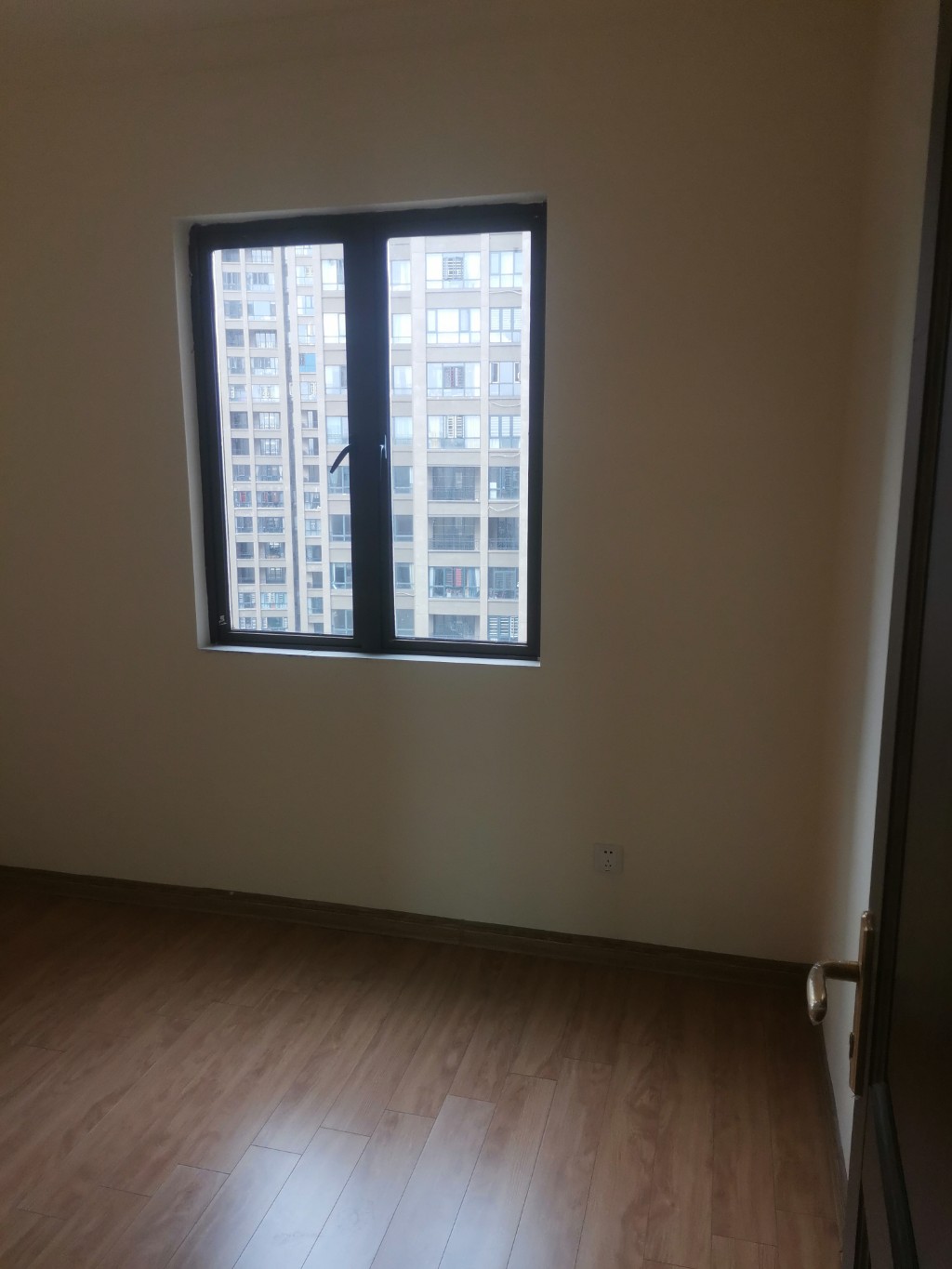 华耀碧桂园十里江湾天汇  4室2厅2卫    2000.0元/月 华耀碧桂园十里江湾天汇  4室2厅2卫    2000.0元/月室内图