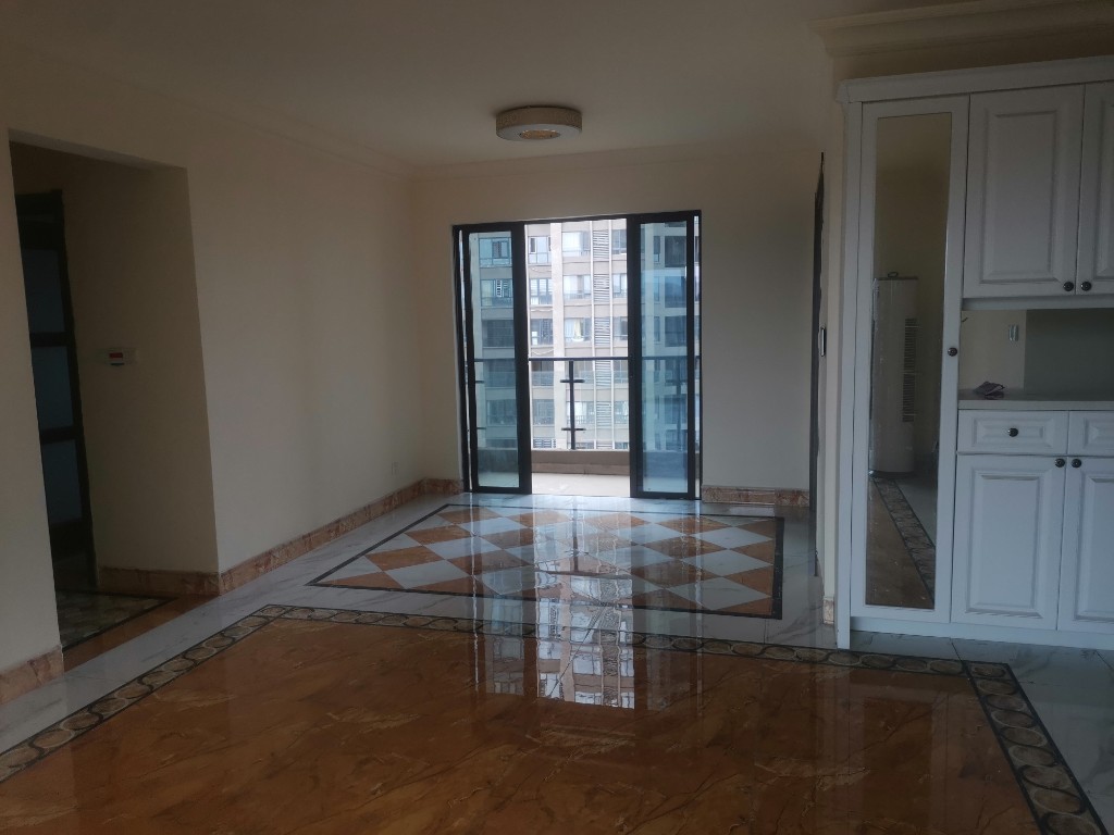 华耀碧桂园十里江湾天汇  4室2厅2卫    2000.0元/月 华耀碧桂园十里江湾天汇  4室2厅2卫    2000.0元/月室内图