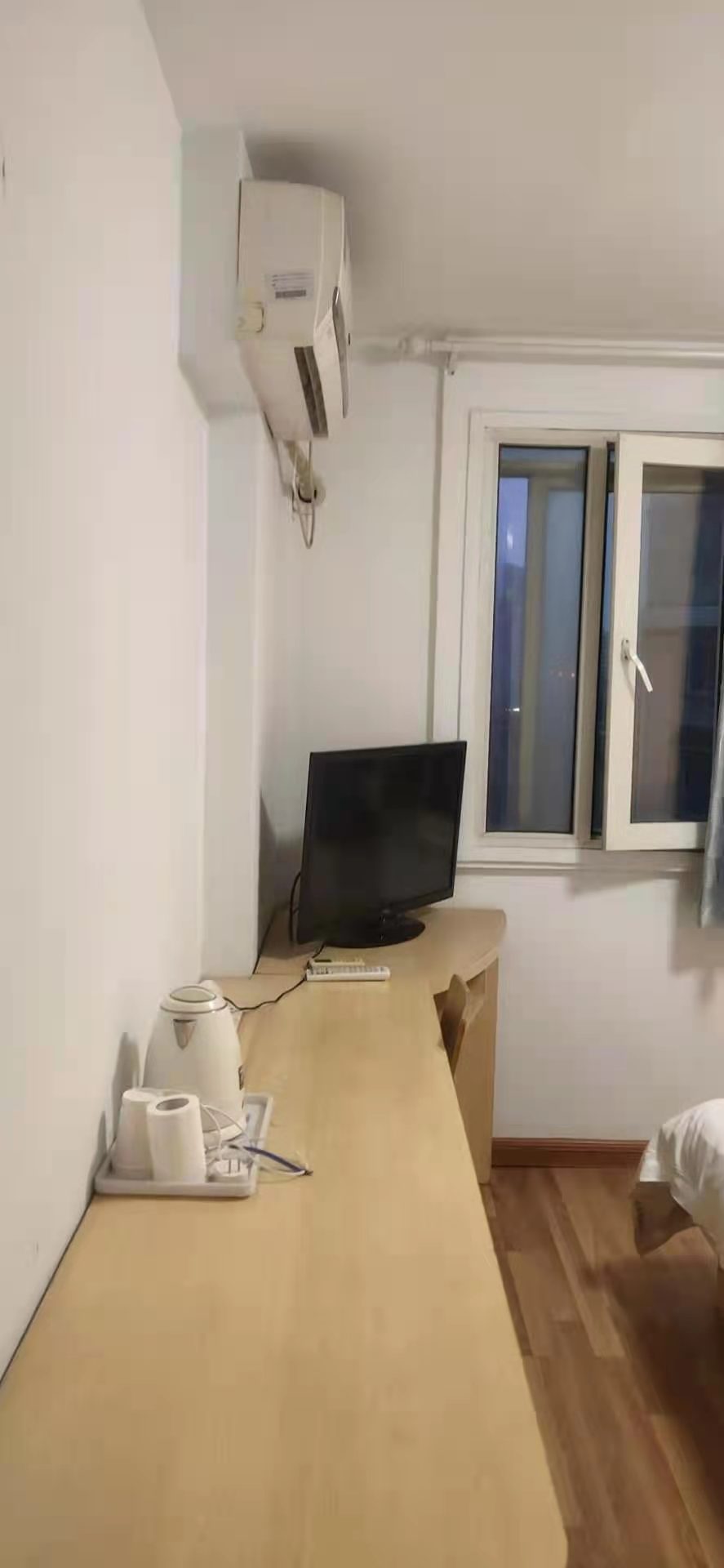 裕丰广场三区 1室1厅1卫 800.00元/月 裕丰广场三区 1室1厅1卫 800.00元/月室内图