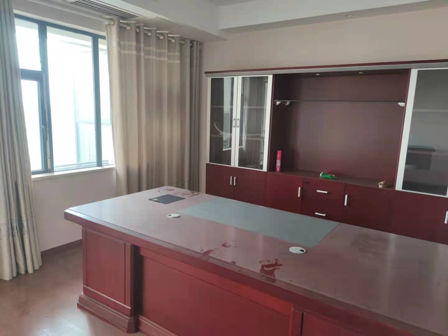 雄森国际 3室2厅2卫 95.0万 雄森国际 3室2厅2卫 95.0万客厅