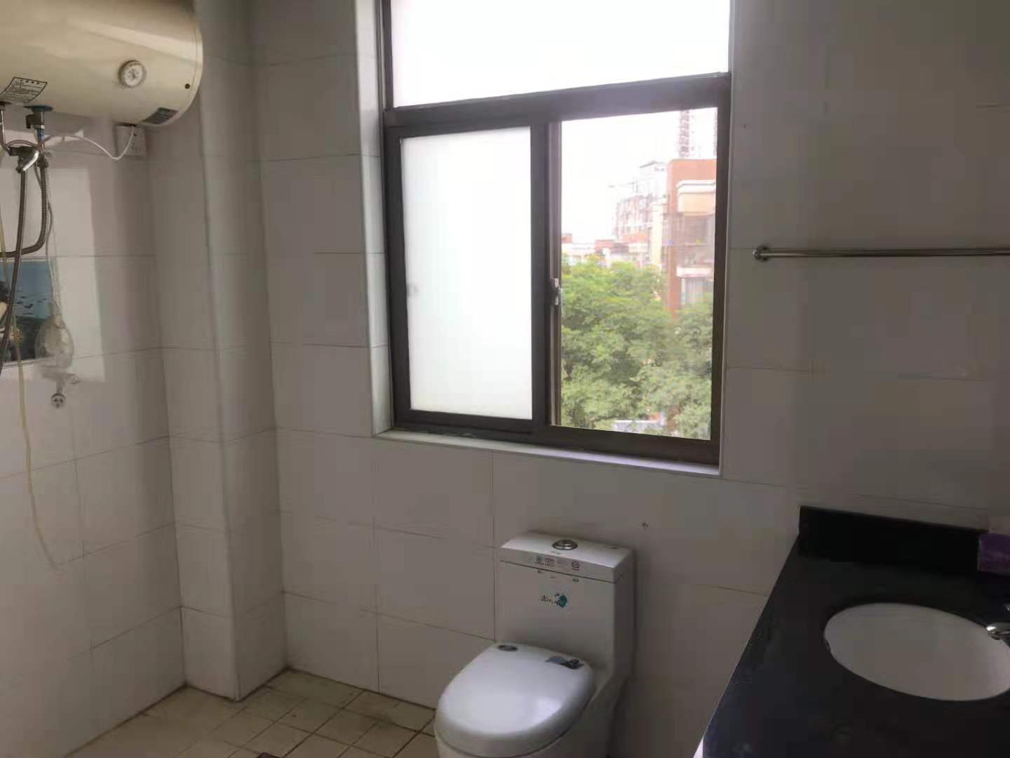 广电记者公寓  4室2厅2卫    125.0万 广电记者公寓  4室2厅2卫    125.0万卫生间