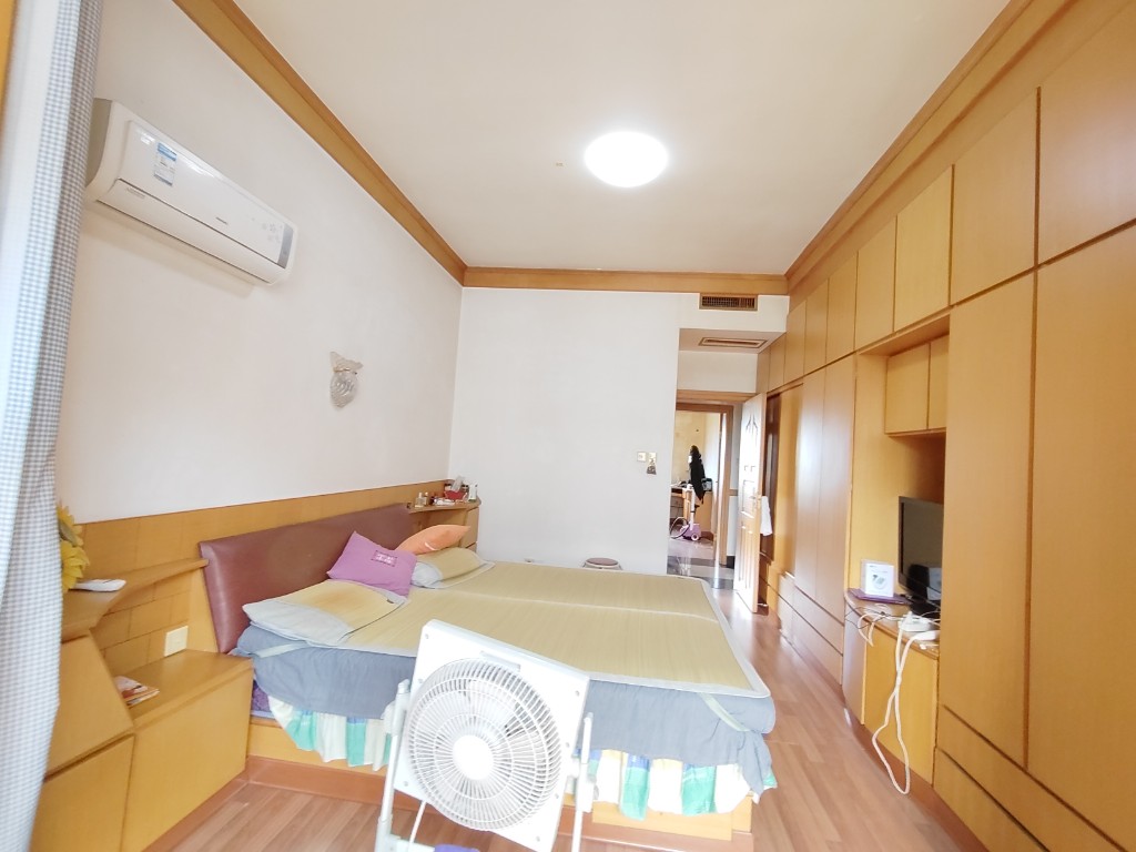 国税二村  4室2厅2卫   76.80万客厅