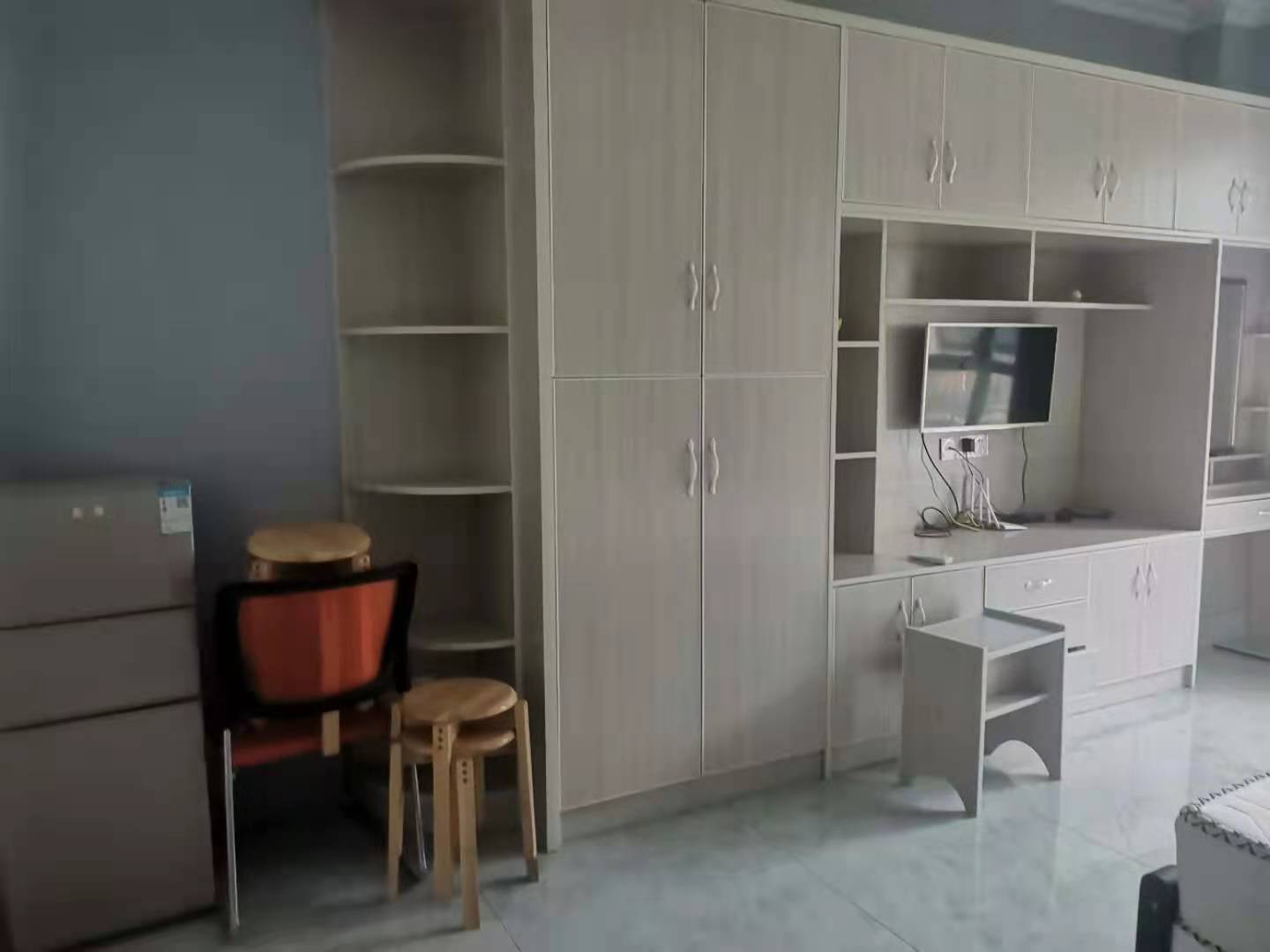 桃花缘  1室1厅1卫    1300.0元/月 桃花缘  1室1厅1卫    1300.0元/月室内图