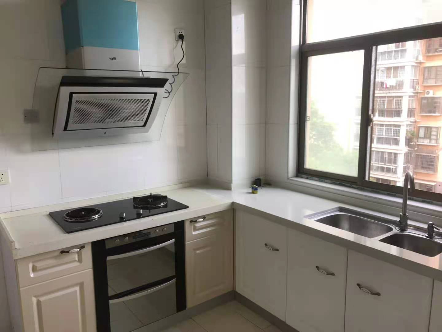 广电记者公寓  4室2厅2卫    125.0万 广电记者公寓  4室2厅2卫    125.0万厨房