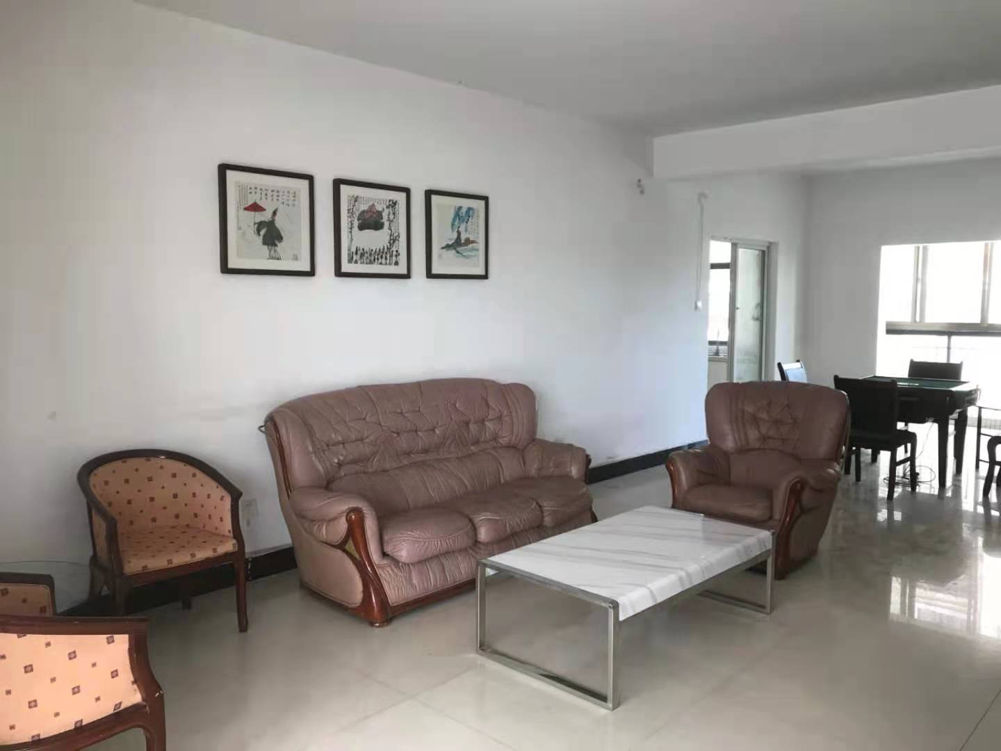 广电记者公寓  4室2厅2卫    125.0万 广电记者公寓  4室2厅2卫    125.0万客厅