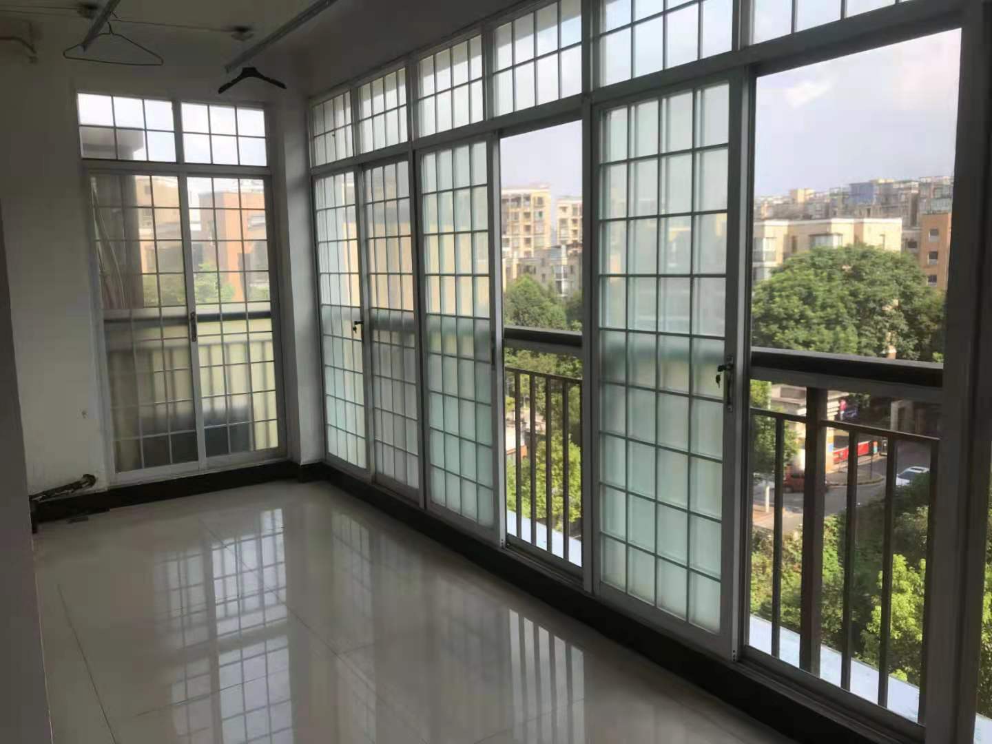 广电记者公寓  4室2厅2卫    125.0万 广电记者公寓  4室2厅2卫    125.0万