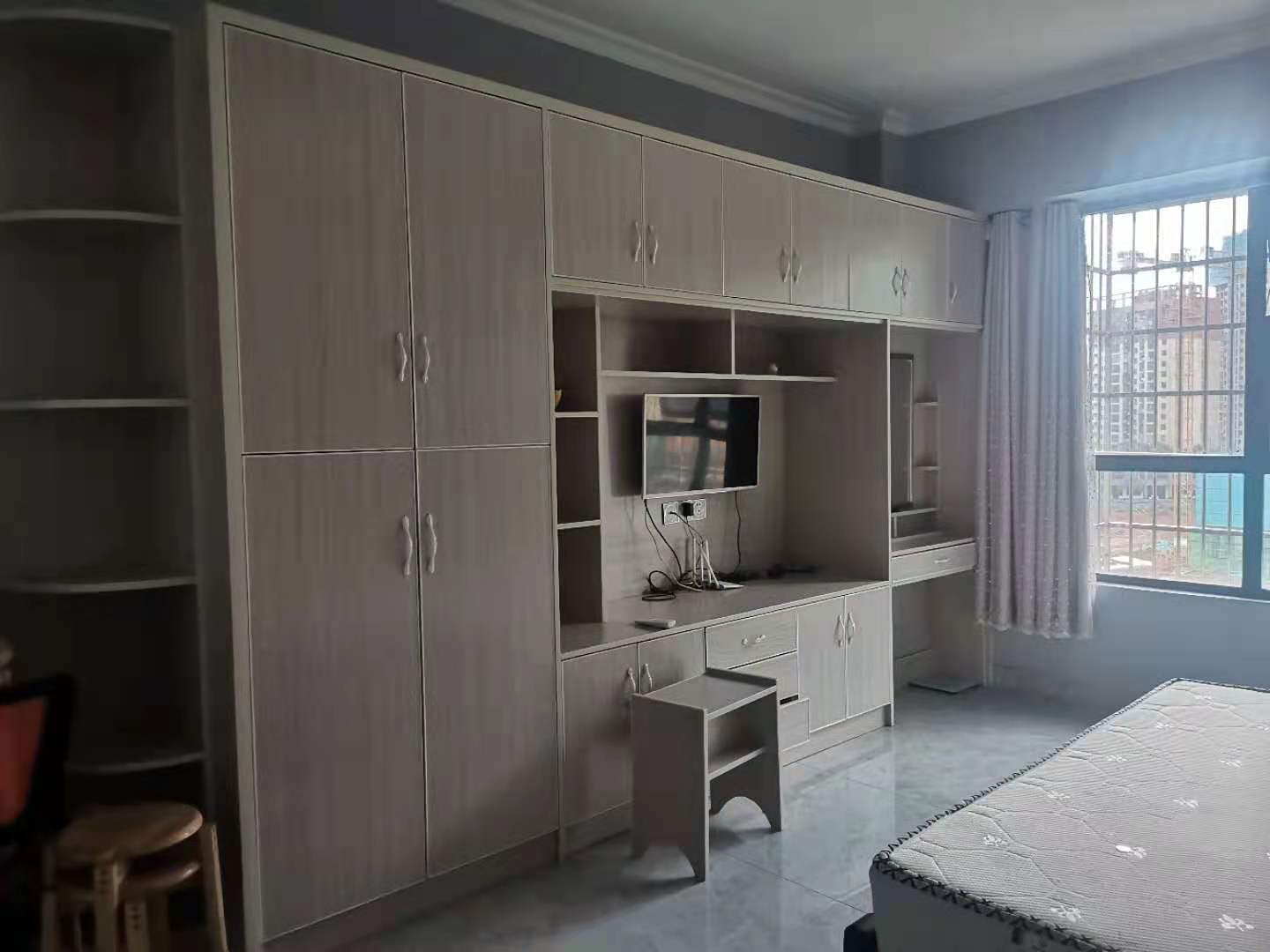 桃花缘  1室1厅1卫    1300.0元/月 桃花缘  1室1厅1卫    1300.0元/月室内图