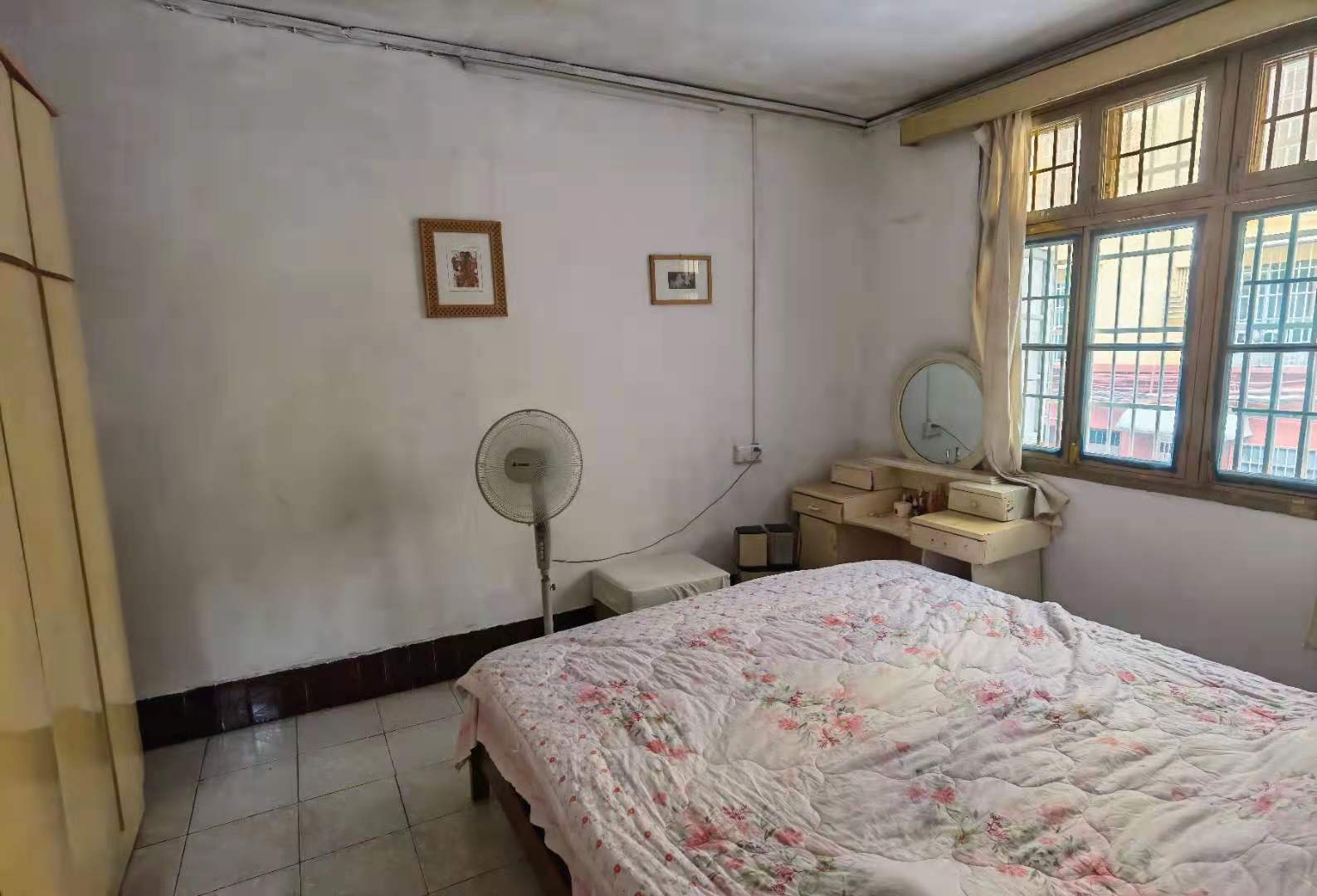 金花苑小区 3室2厅1卫 44.0万 金花苑小区 3室2厅1卫 44.0万卧室