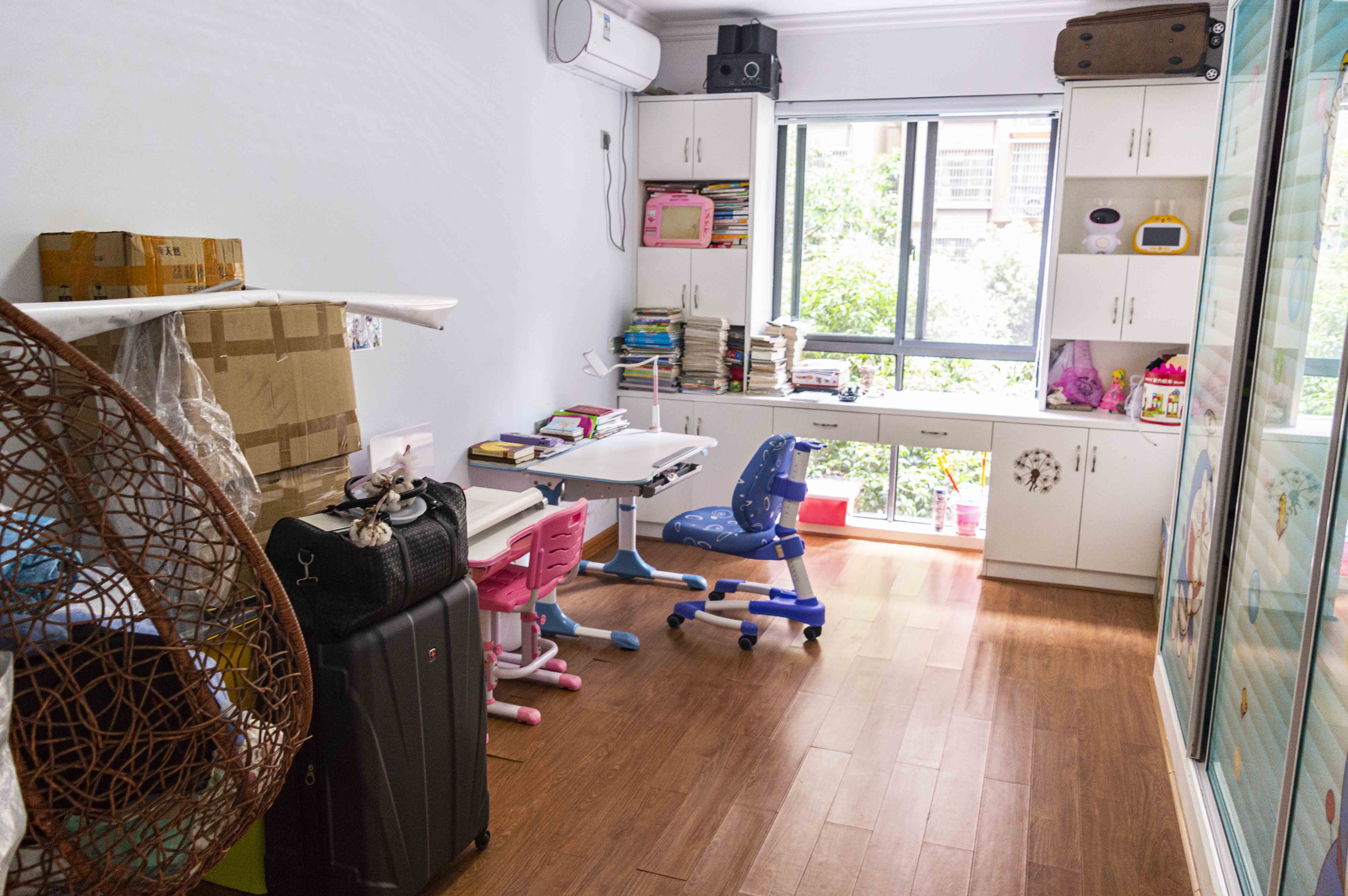 滨江花园 3室2厅2卫 80.0万 滨江花园 3室2厅2卫 80.0万客厅