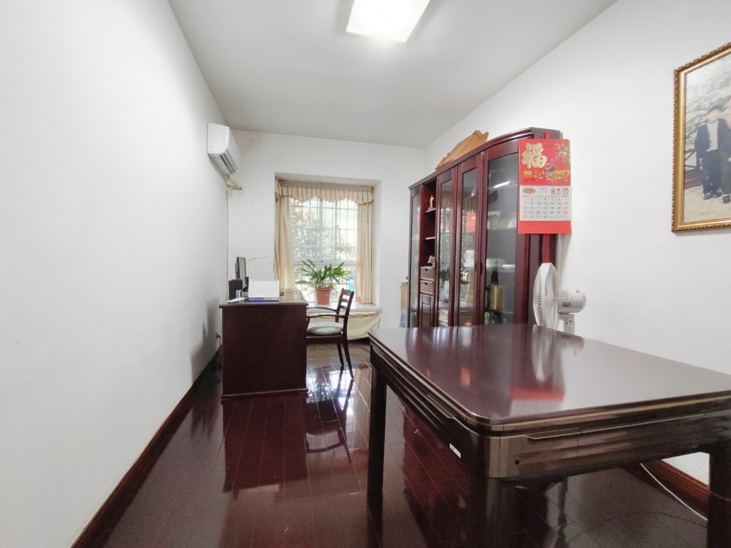 江岸人家 4室2厅2卫 120.0万 江岸人家 4室2厅2卫 120.0万客厅