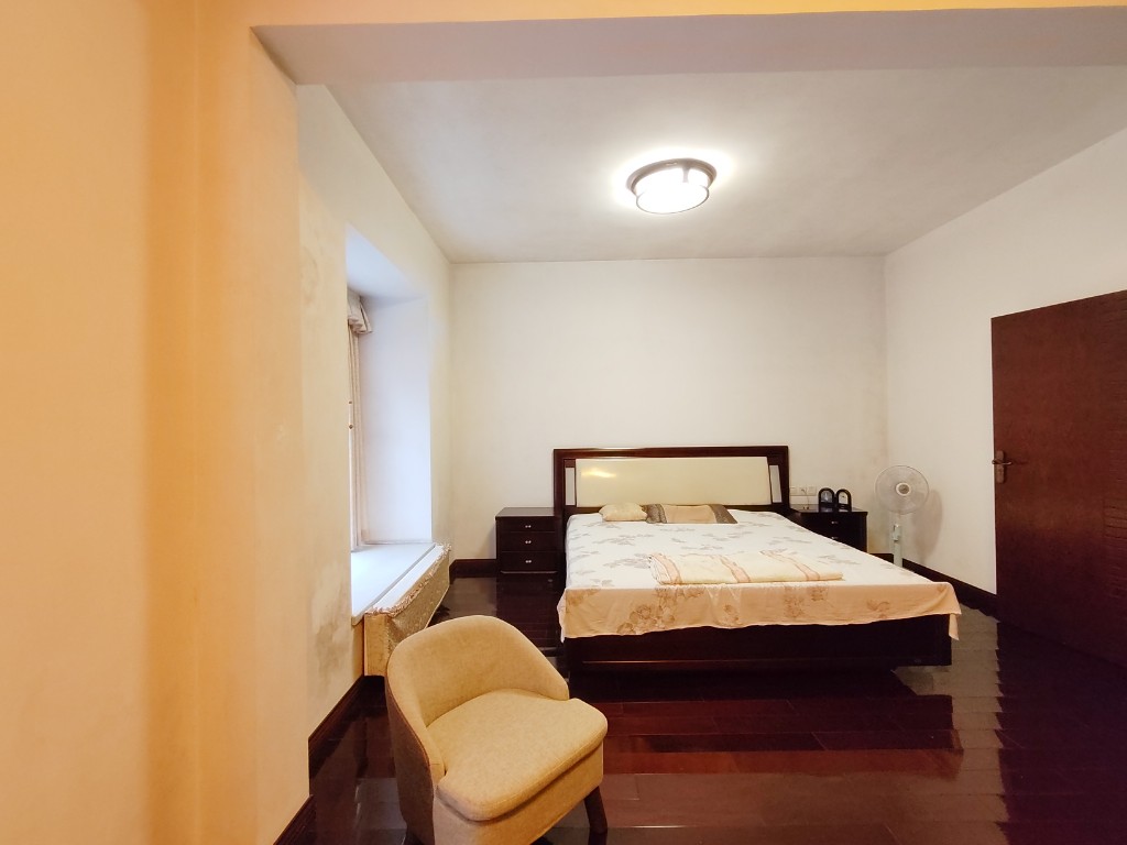 江岸人家 4室2厅2卫 120.0万 江岸人家 4室2厅2卫 120.0万客厅