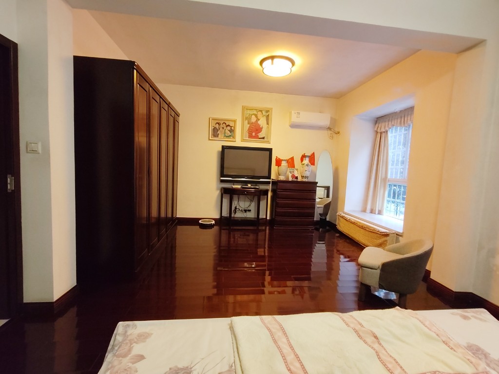 江岸人家 4室2厅2卫 120.0万 江岸人家 4室2厅2卫 120.0万客厅