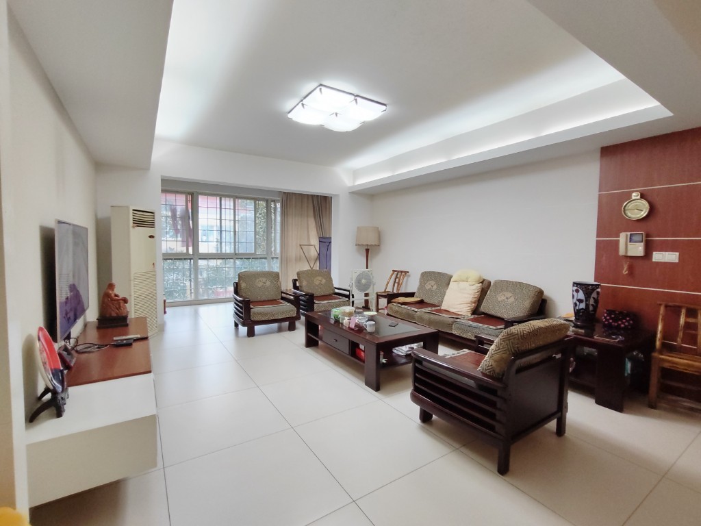 江岸人家 4室2厅2卫 120.0万 江岸人家 4室2厅2卫 120.0万客厅