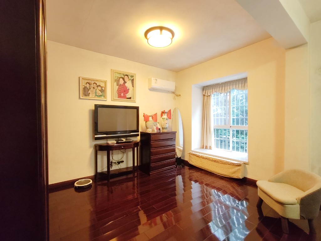 江岸人家 4室2厅2卫 120.0万 江岸人家 4室2厅2卫 120.0万客厅