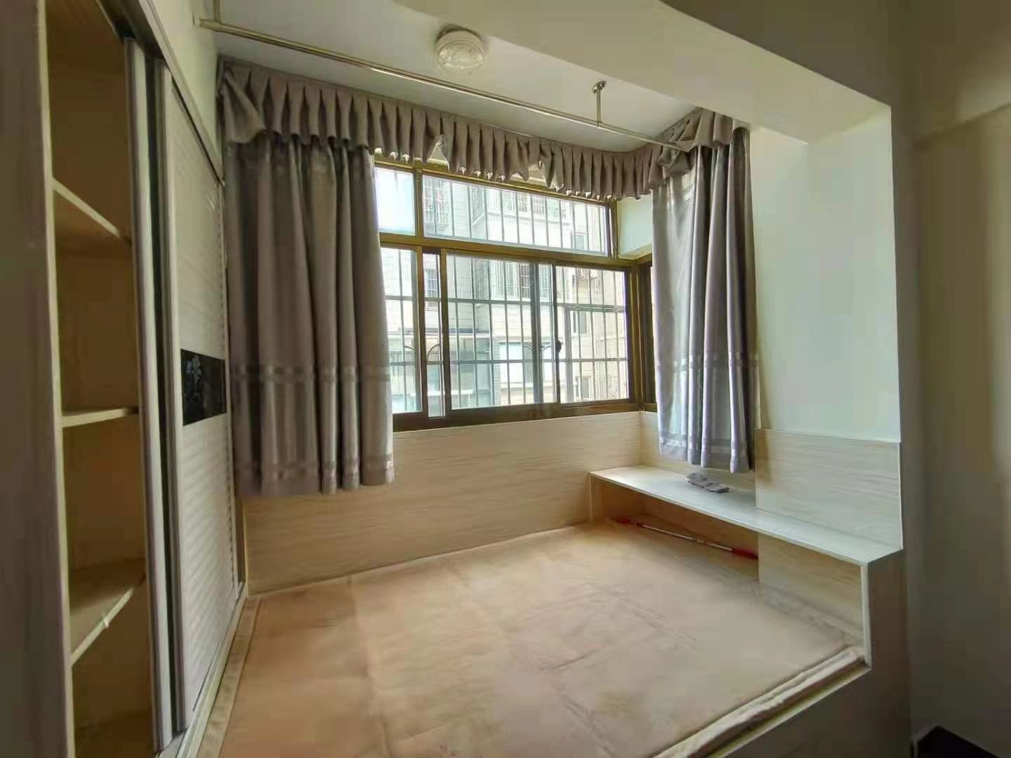 兆丰商厦(通程电器)  1室1厅1卫    1600.0元/月 兆丰商厦(通程电器)  1室1厅1卫    1600.0元/月室内图