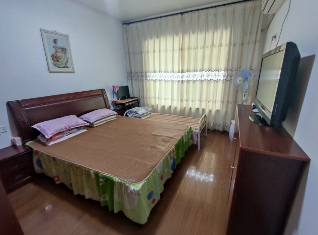 天泰小区  3室2厅2卫    78.8万 天泰小区  3室2厅2卫    78.8万客厅