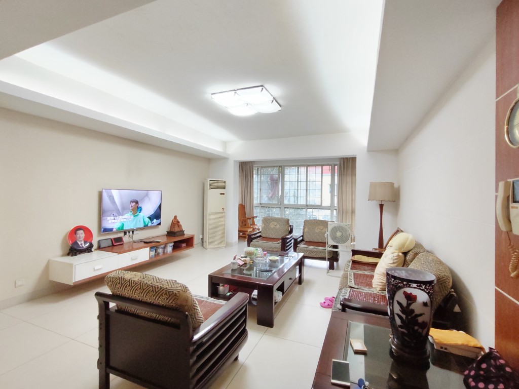 江岸人家 4室2厅2卫 120.0万 江岸人家 4室2厅2卫 120.0万客厅