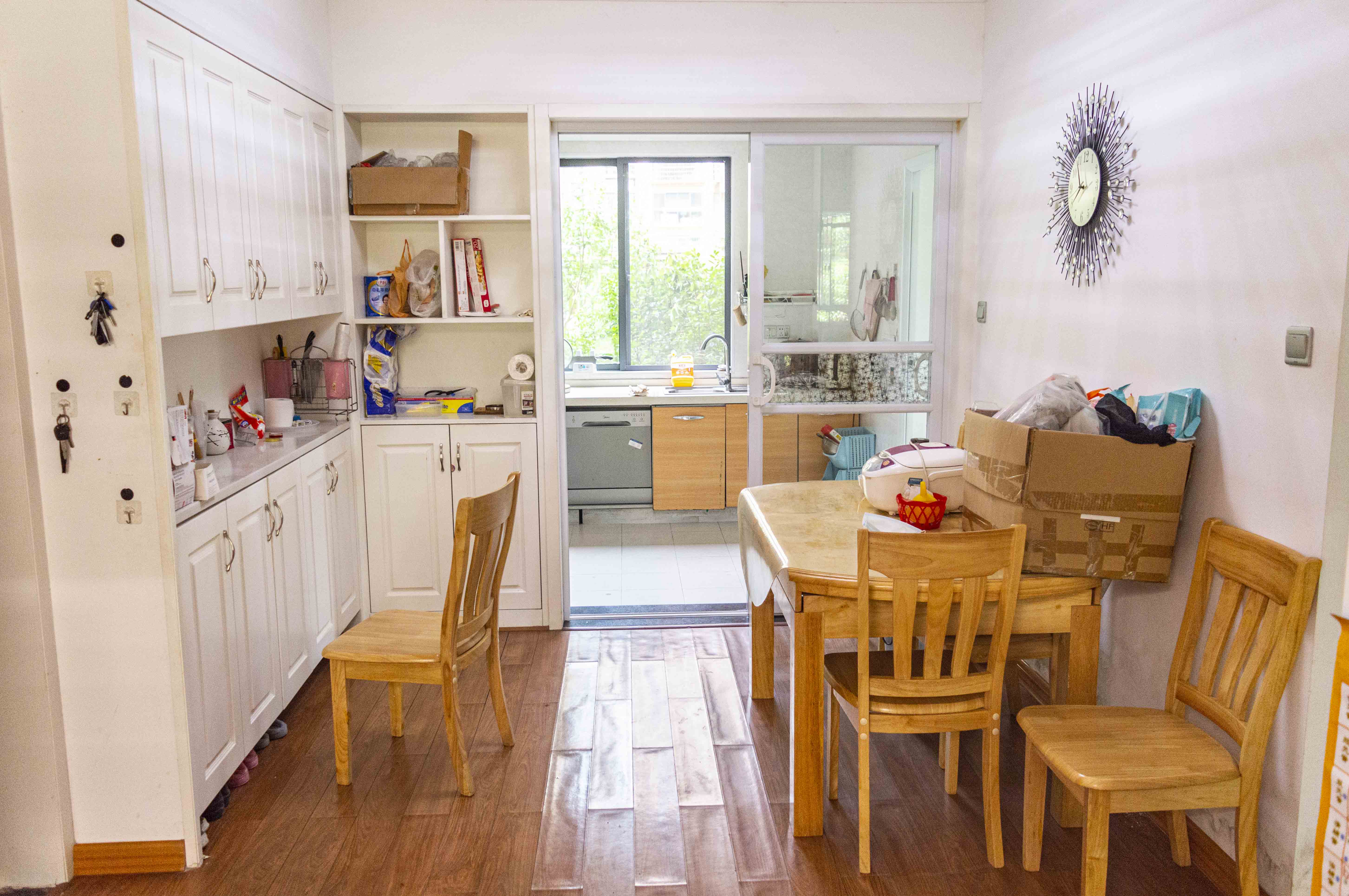 滨江花园 3室2厅2卫 80.0万 滨江花园 3室2厅2卫 80.0万客厅