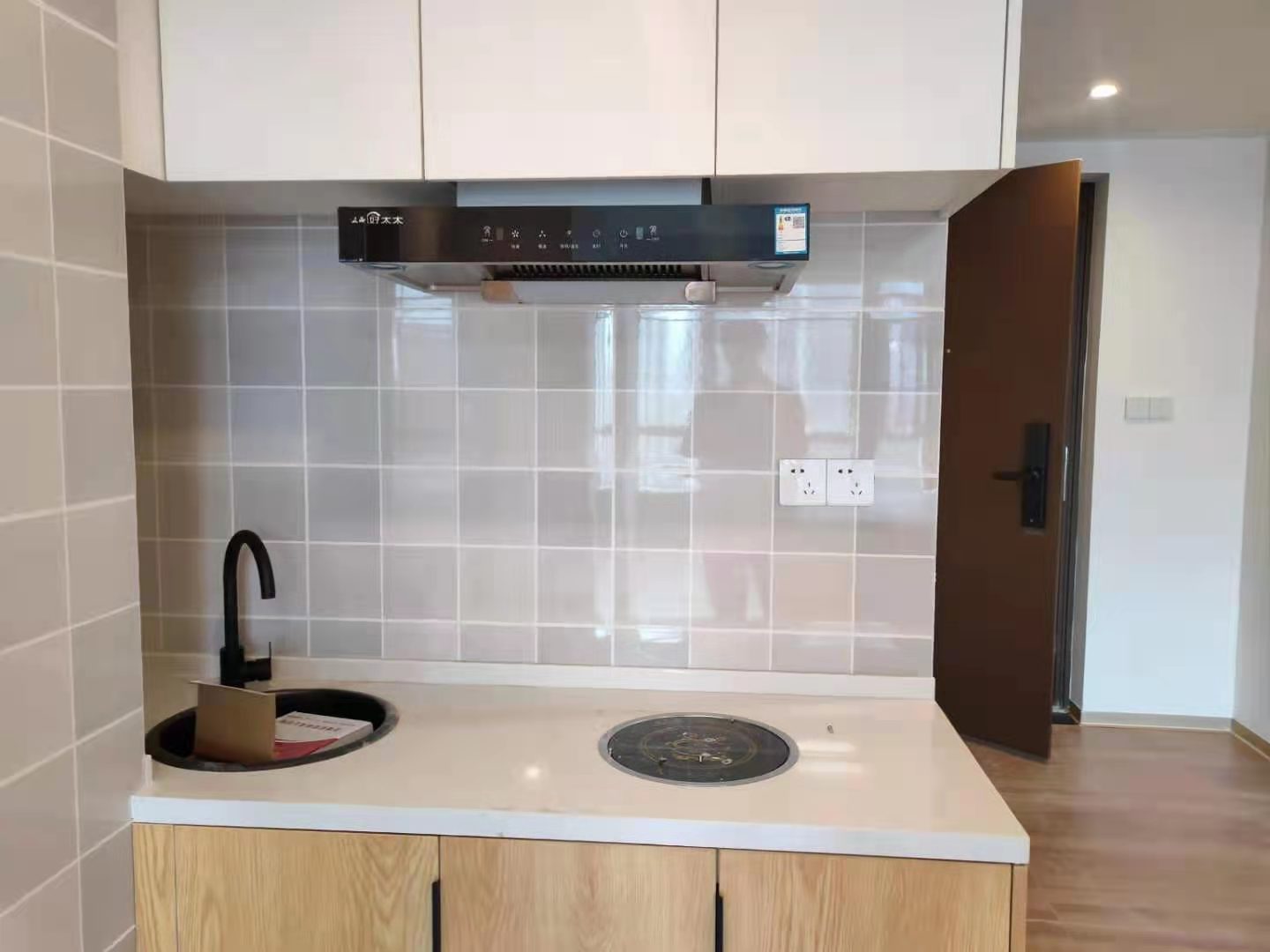 富力新天地一二期 1室1厅1卫 1800.00元/月 富力新天地一二期 1室1厅1卫 1800.00元/月室内图