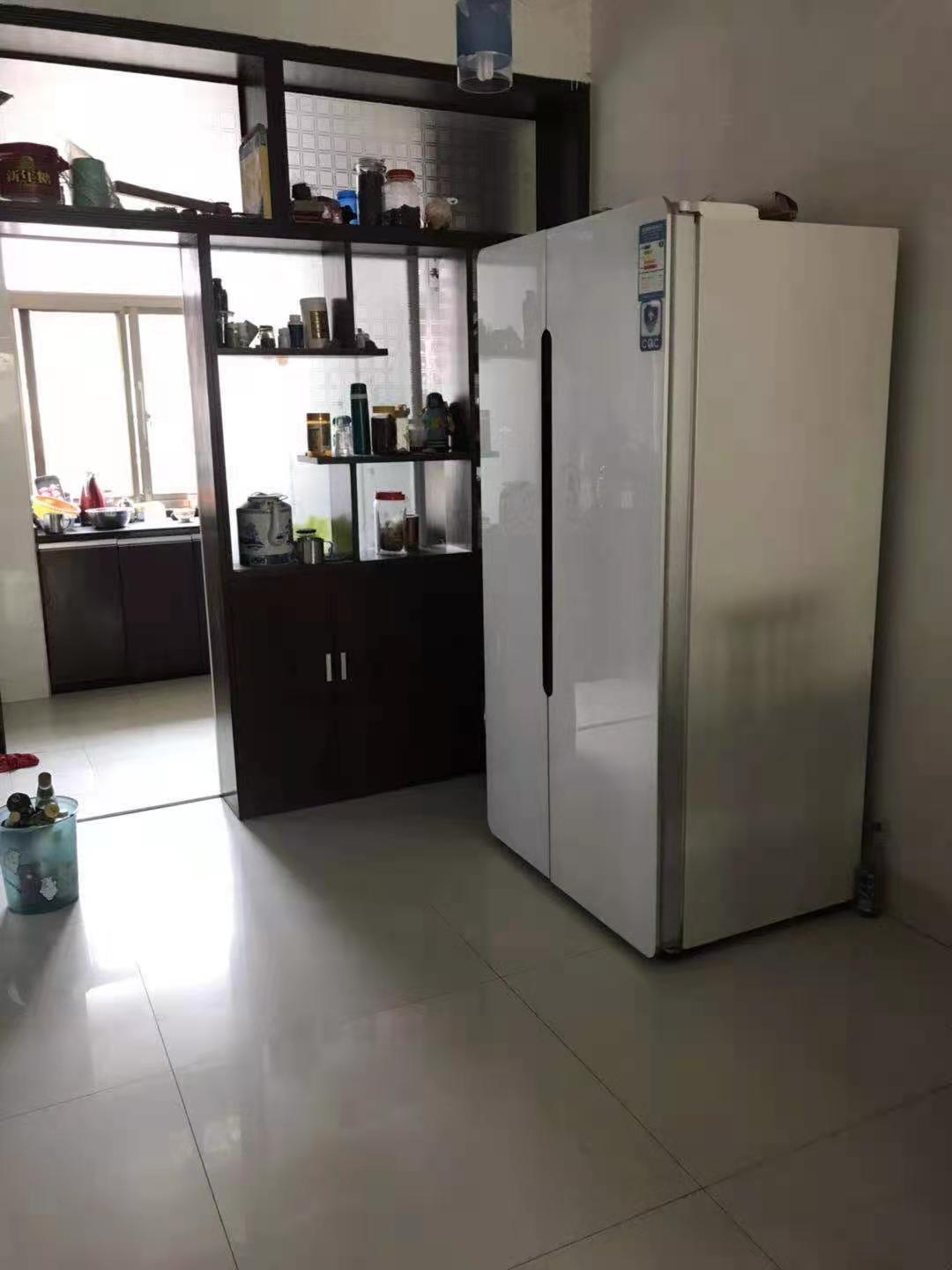 红旗花园  2室2厅1卫    1300.0元/月 红旗花园  2室2厅1卫    1300.0元/月室内图