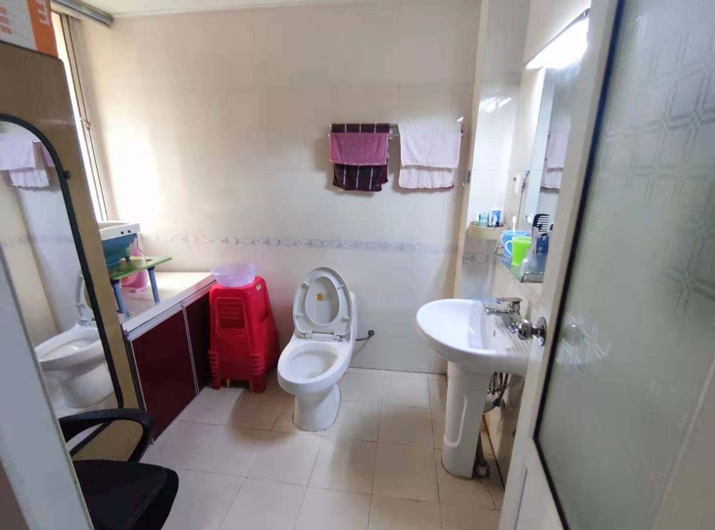 天泰小区  3室2厅2卫    78.8万 天泰小区  3室2厅2卫    78.8万客厅