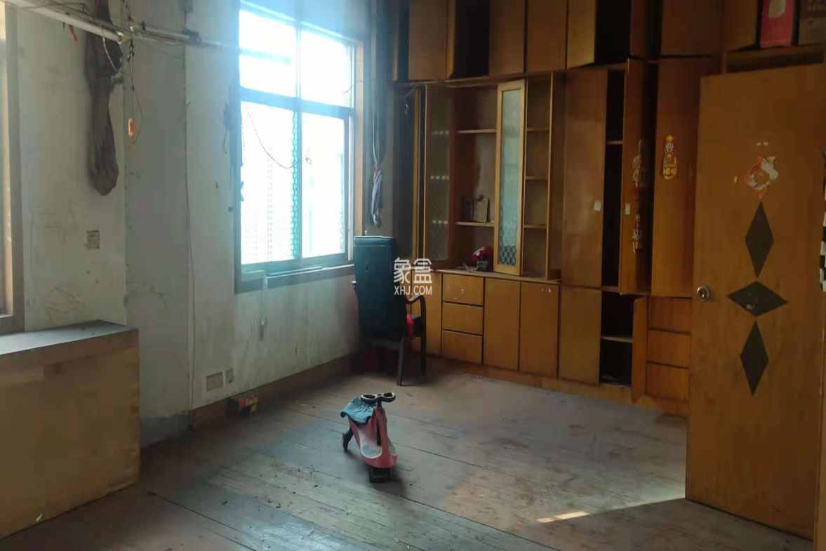 裕丰广场一区 4室1厅1卫 1800.0元/月 裕丰广场一区 4室1厅1卫 1800.0元/月室内图