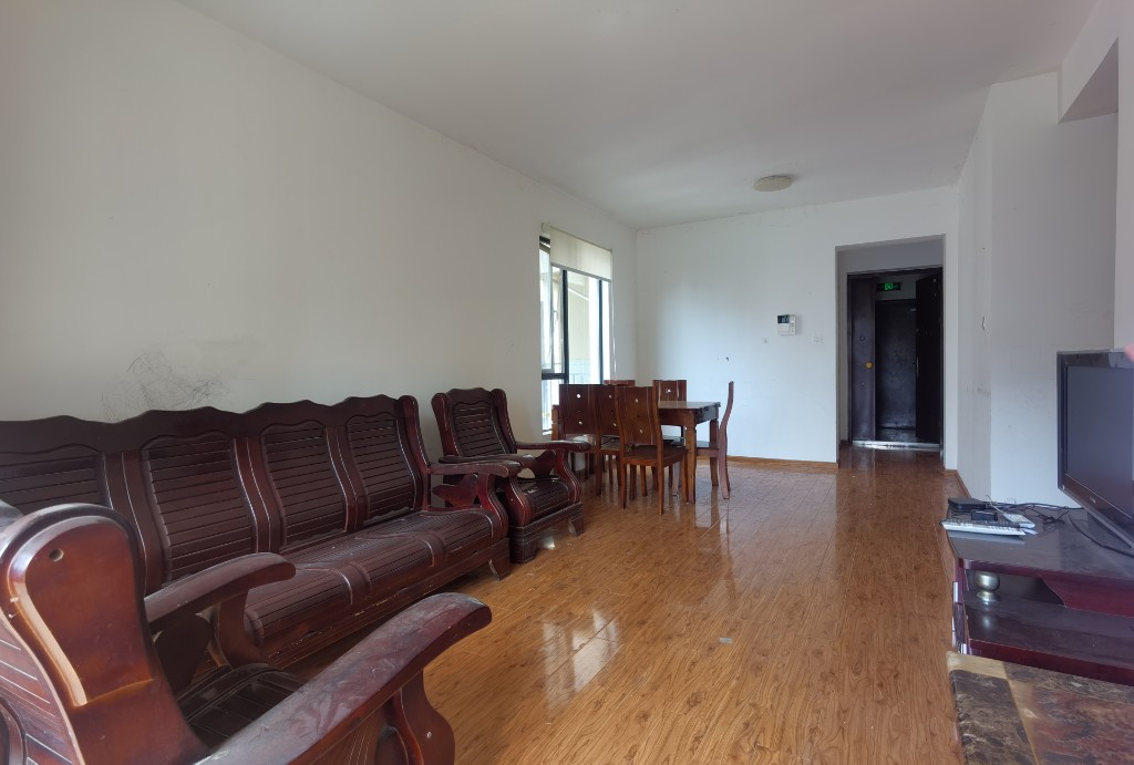 佳兆业君汇上品  3室1厅1卫    2500.0元/月 佳兆业君汇上品  3室1厅1卫    2500.0元/月