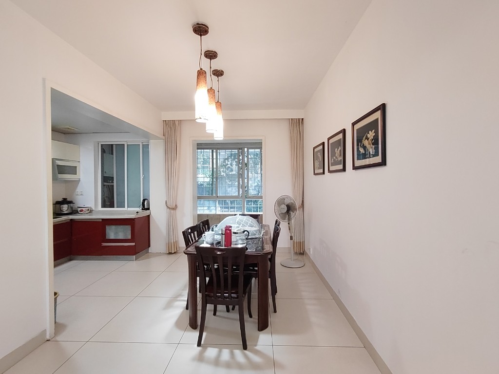 江岸人家 4室2厅2卫 120.0万 江岸人家 4室2厅2卫 120.0万客厅