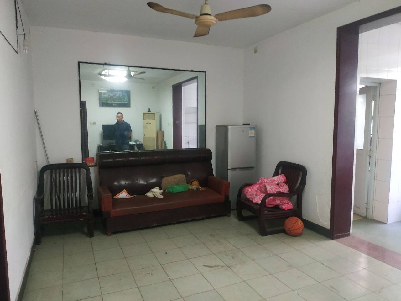 715矿小区 4室2厅2卫 50.0万 715矿小区 4室2厅2卫 50.0万卧室