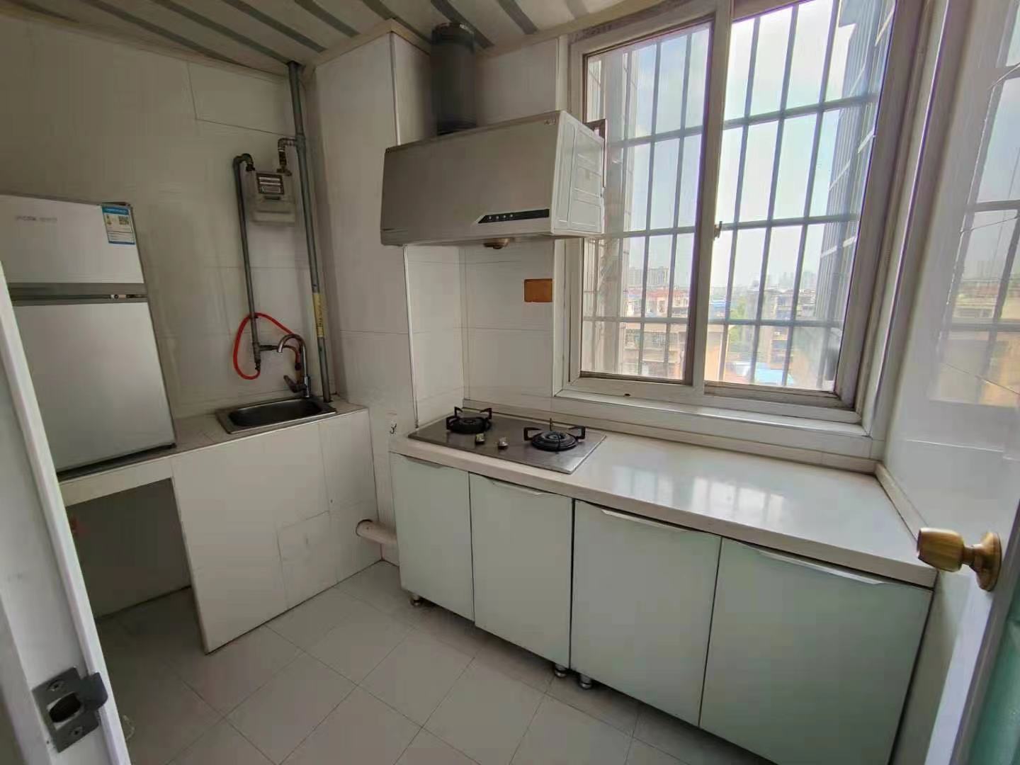 兆丰商厦(通程电器)  1室1厅1卫    1600.0元/月 兆丰商厦(通程电器)  1室1厅1卫    1600.0元/月室内图