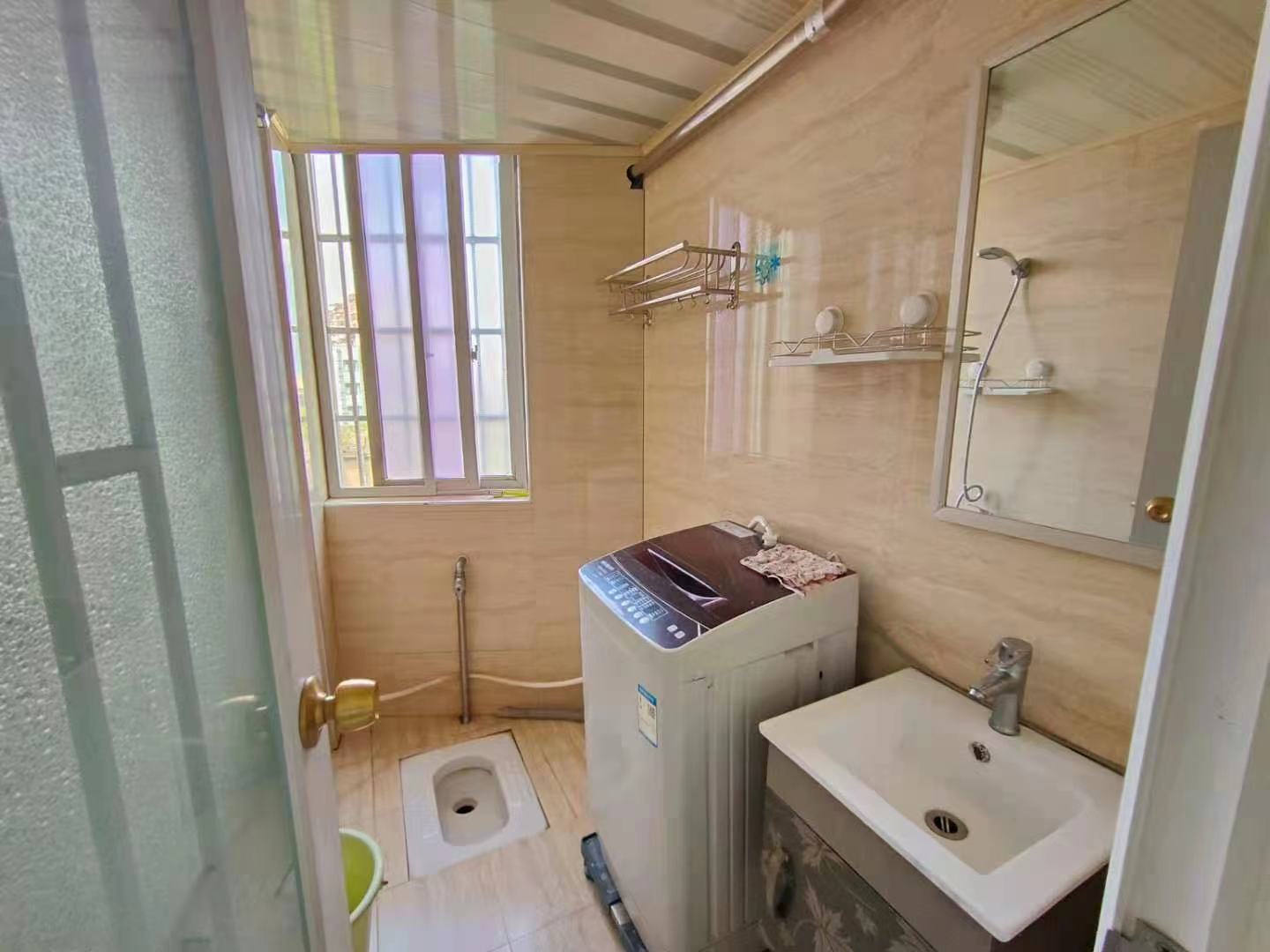 兆丰商厦(通程电器)  1室1厅1卫    1600.0元/月 兆丰商厦(通程电器)  1室1厅1卫    1600.0元/月室内图